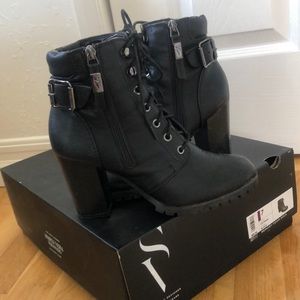 Vera Wang ankle boots